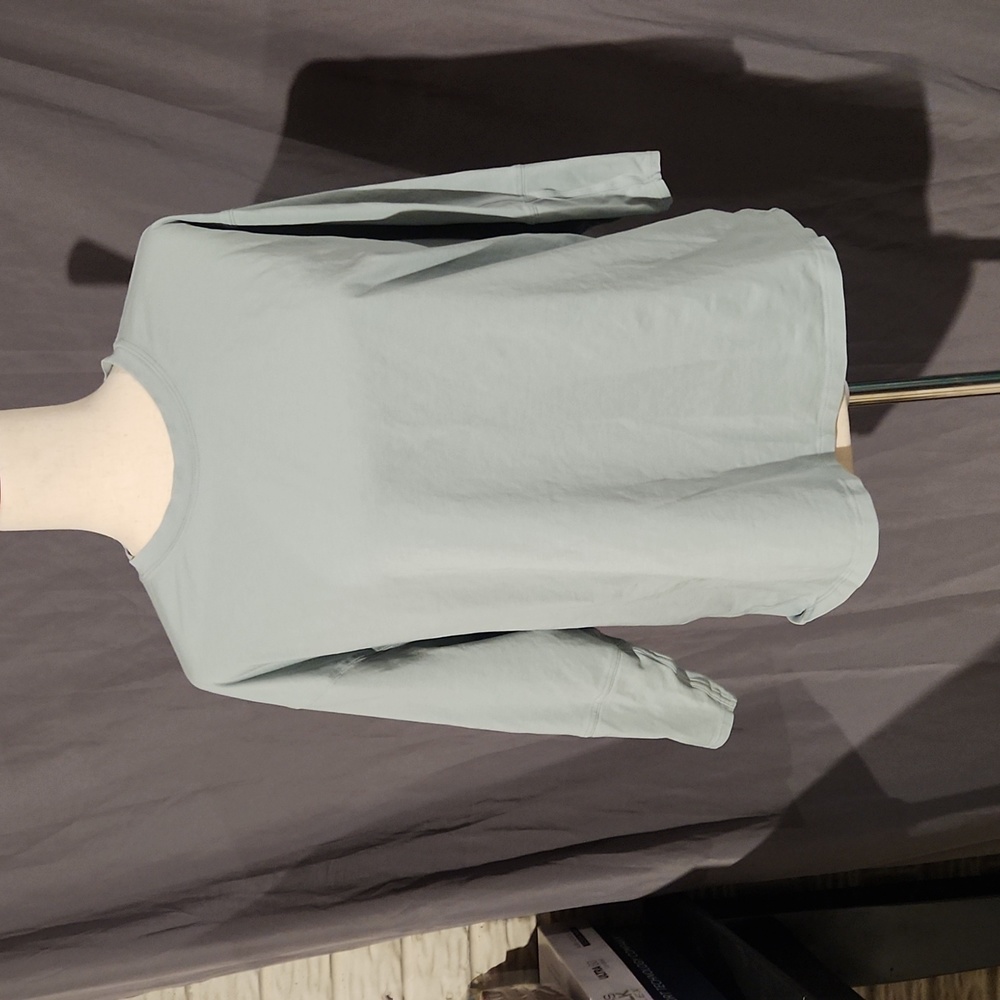 Lululemon mid sleeve top